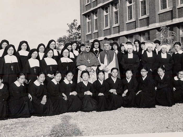 1961 학동 본원을 방문한 교황대사와 현대주교