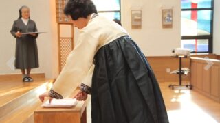 제2기 서약식(2015.12.1) 에서 서약문을 제출하는 성심회원들