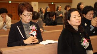 영성체후 기도하는 제 2기 성심회원