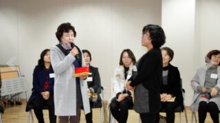 마니또 나눔행사를 하면서 친교중인 성심회원